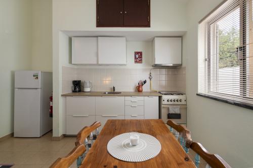 a10_-_apt_2_kitchen