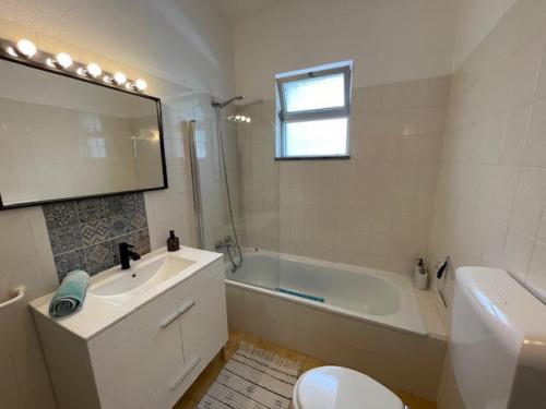 unit_2_bathroom_full