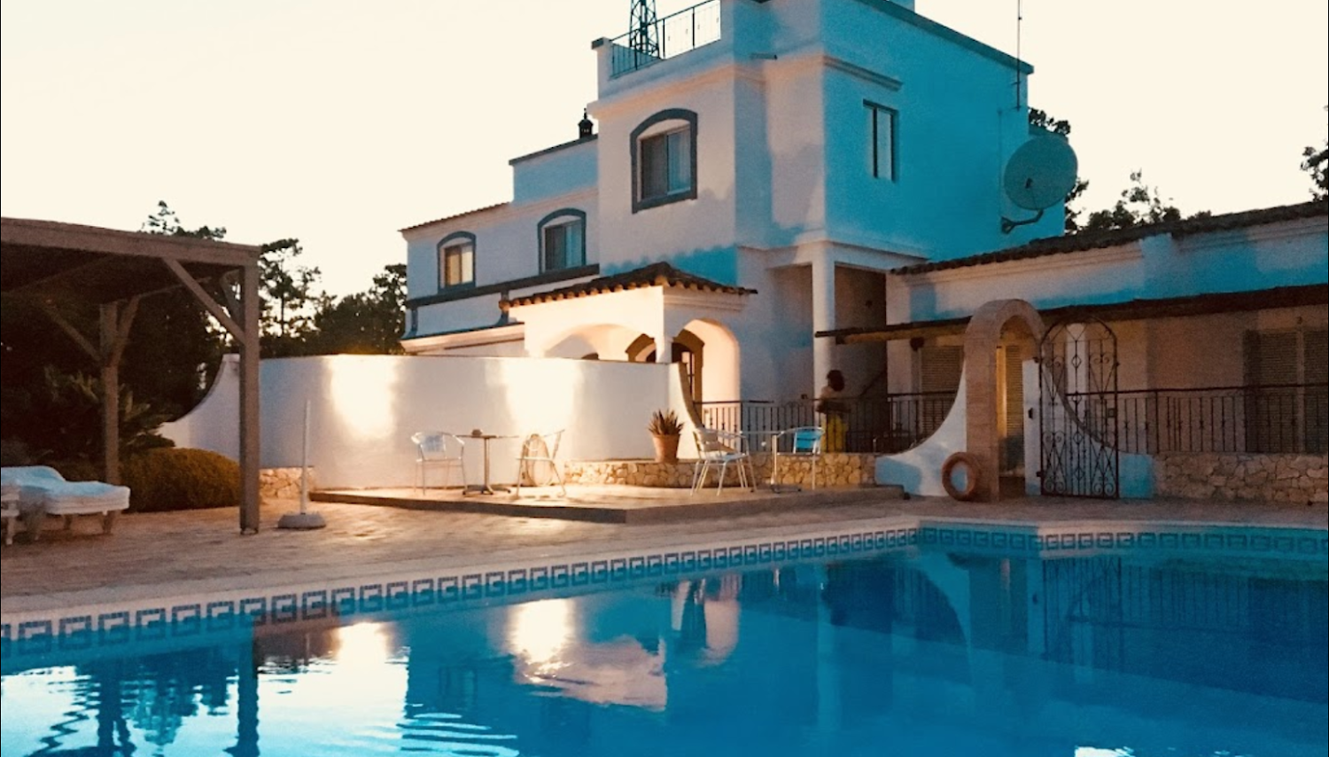 Piscina ao fim da tarde